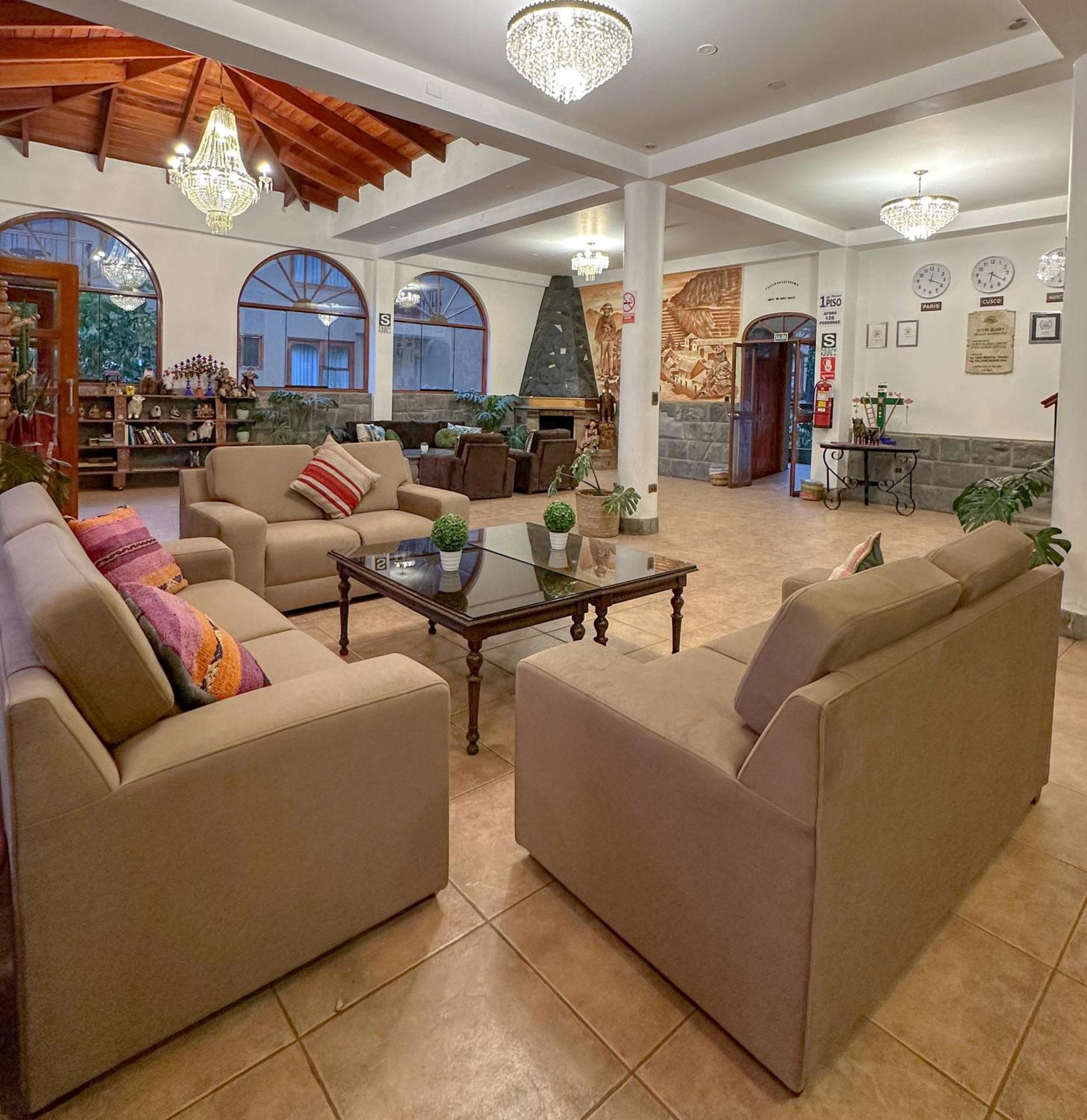 Hotel Mabey אורובמבה מראה חיצוני תמונה